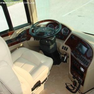 2007 Newmar Essex 4508  –  Bath & 1/2