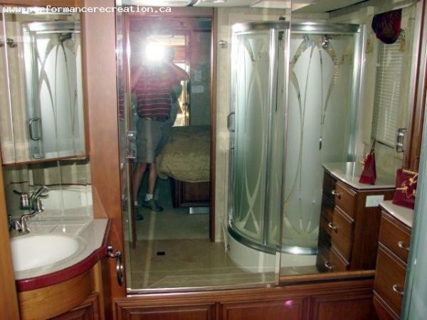 2007 Newmar Essex 4508  -  Bath & 1/2 - Image 4