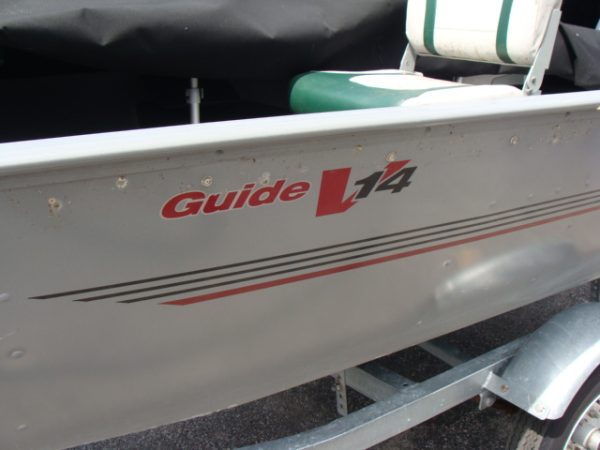 Tracker v14 fishing boat with 9.9 Yamaha and trailer ONE OWNER - Image 3