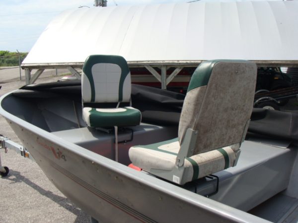 Tracker v14 fishing boat with 9.9 Yamaha and trailer ONE OWNER - Image 5