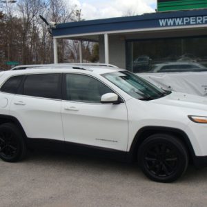 2016 Jeep Cherokee Limited FWD Loaded Low KMS Asking $14995.00
