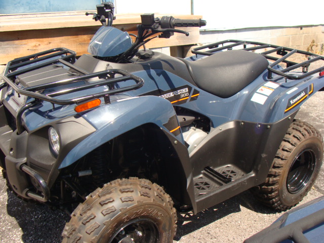 2025 Kawasaki Blow out We need your trades and great Financing NEW KVF 300 only $5349.00 plus Tax and Licence - Image 8